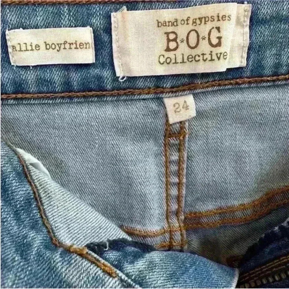 Band Of Gypsies “Allie Boyfriend" Distressed Jean
Shorts Size 24 - Picture 5 of 7